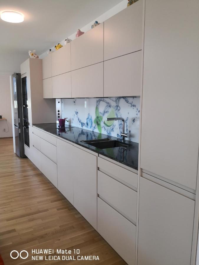 Modern Apartment Bei U Bahn Simmering Wien Eksteriør bilde