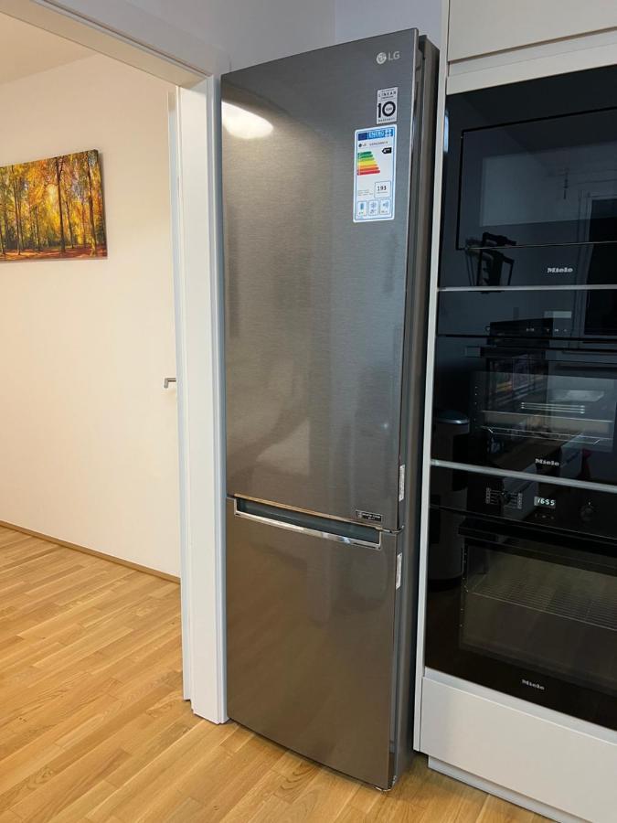 Modern Apartment Bei U Bahn Simmering Wien Eksteriør bilde